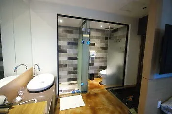 Lazzi Hotel Pusan 2*,